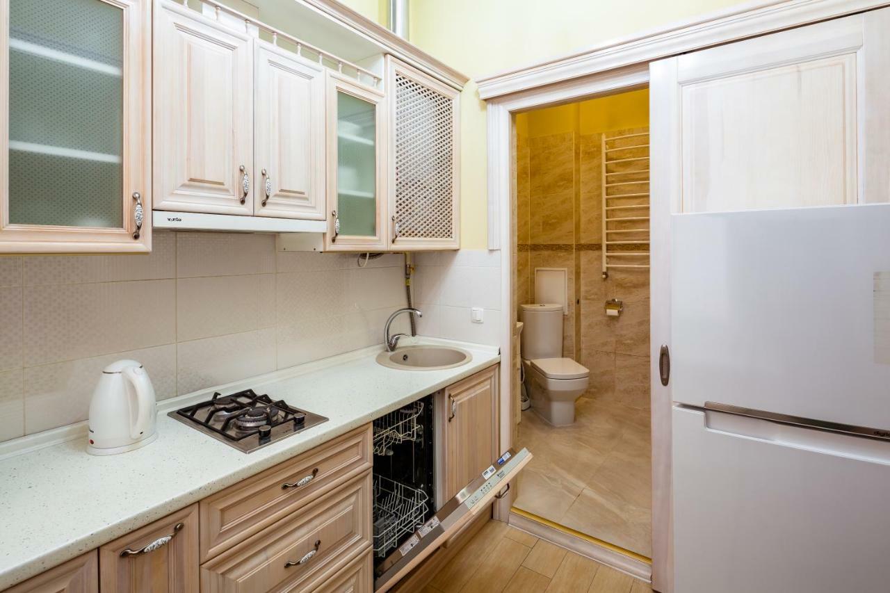 Romari Проспект Свободи 31 Lviv Kültér fotó