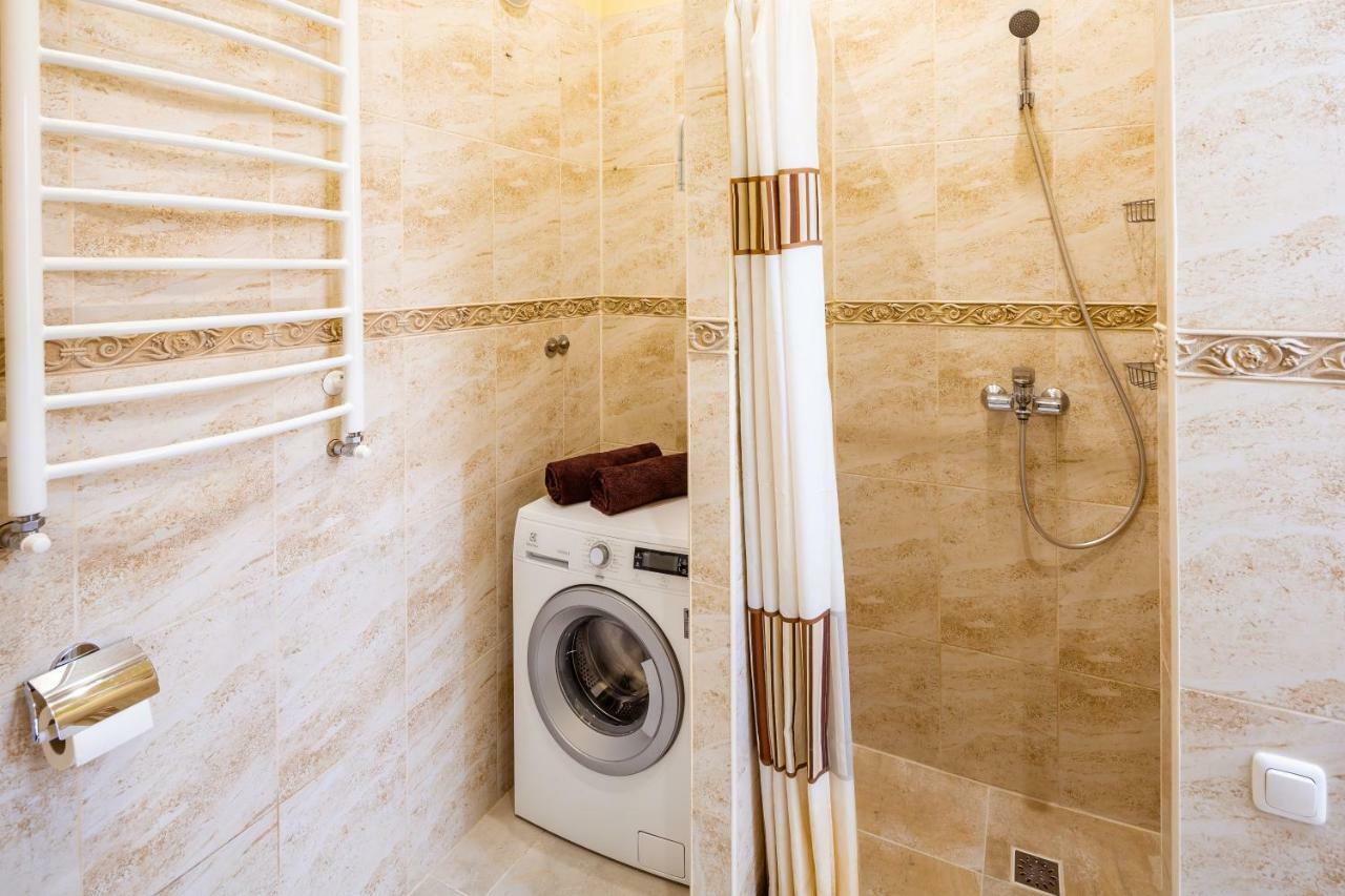 Romari Проспект Свободи 31 Lviv Kültér fotó